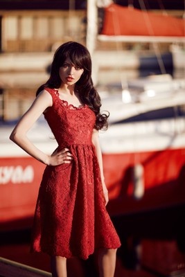 Червоне гипюровое плаття з вирізом каре, Червоний, XS, Нижче коліна