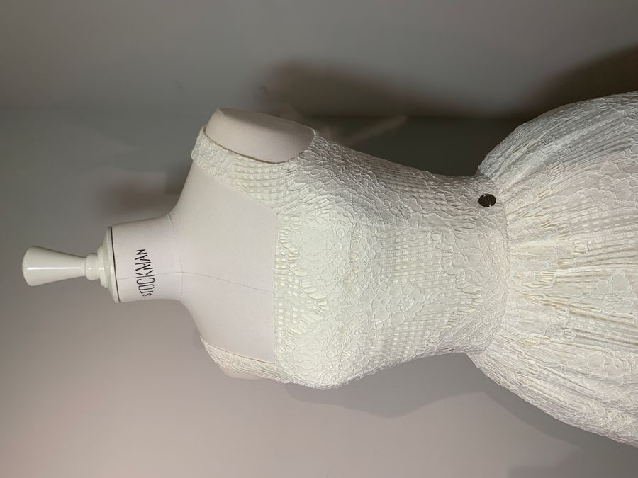 Молочное гипюровое мини платье без рукава и вырезом каре, Молочный, XS, Мини
